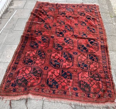 Auktion 361<br>antiker Orient-Läufer 138x220 cm, an mehreren Stellen restauriert bzw. genäht [1]