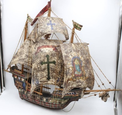 Auktion 361<br>Modell der Santa Maria, unter Farbe, Stand fehlt, ca. H-69cm L-83cm [1]