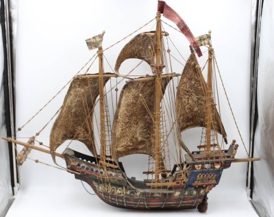 Auktion 361<br>Modell der Santa Maria, unter Farbe, Stand fehlt, ca. H-69cm L-83cm [1]