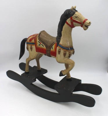 Auktion 361<br>gr. Deko-Schaukelpferd, leider beschädigt, ca. H-49cm L-53,5cm [1]