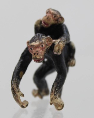 Auktion 361<br>Franz BERGMAN (1898-1963), kl. Wiener-Bronze, 2 Schimpansen, bemalt, ca. H-3,7cm [1]