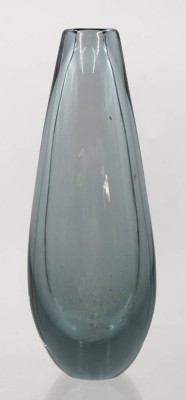 Auktion 361<br>wohl Wilhelm Wagenfeld (1900 - 1990), WMF, Geislingen, dickwandiges turmalingrünes Glas, ca. H-19cm [1]