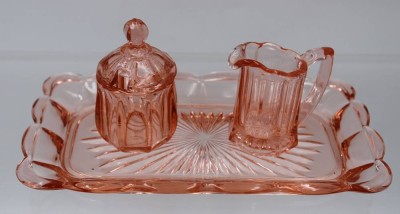 Auktion 361<br>Milch+Zucker auf Tablett, H-8 cm, 21x12 cm, altrosa [1]