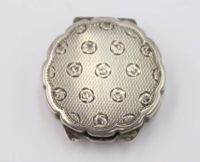 Auktion 361<br>runde Pillendose, 800er Silber, älter, ca. H-0,8cm D-3,3cm, 13,3gr. [1]
