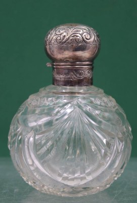 Auktion 361<br>kl. Karaffe, älter, Silbermontur, Sheffield, ca. H-12cm [1]