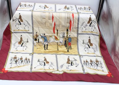 Auktion 361<br>Vintage-Seidenschal, Etienne Aigner, span. Hofreitschule, reinigungsbedürftig, ca. 85 x 85cm [1]