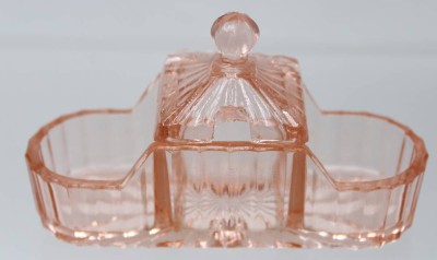 Auktion 361<br>Menage, altrosa Glas, H-7,5 cm, B-14 cm [1]