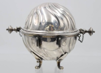 Auktion 361<br>Kaviarschale auf 4 Füssen (1x leicht eingedrückt), 800er Silber, ca. 820gr., ohne Glaseinsatz, ca. H-15cm D-14cm [1]