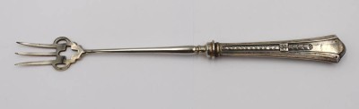 Auktion 361<br>lange Gabel ?, 800er Silbergriff, 19. Jhd. , L-24cm [1]