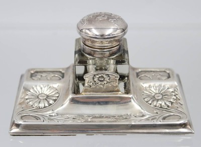 Auktion 361<br>schönes Jugendstil-Tintenfasshalter, versilbert, floral reliefiert, ca. H-6,5cm B-12,5cm [1]