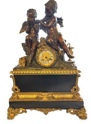 Auktion 361<br>grosse Kaminuhr, Frankreich um 1860-70, mit Expertise von 1981,von K.H. Kastern,  (Auktionshaus Kastern, Hannover) Marmorsockel mit vergoldeten Bronze-Reliefband und Beonze-Figuren,gut erhalten, Werk läuft, H-60 cm, B-43 cm, T-18 cm, ca. 15 kg (Schätzung 1981 Wert 6800 DM=3400€) [1]