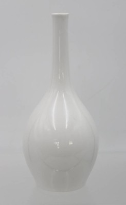 Auktion 361<br>Flaschenvase, KPM Berlin, Entw. Theodor Schmuz-Baudiß, Weißporzellan, H-21,5cm [1]