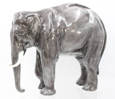 Auktion 361<br>gr. Elefant, Rosenthal Kunstabteilung Selb, bemalt, Entw. wohl E.Manz, H-ca. 28cm L-33cm [1]
