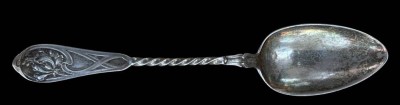 Auktion 361<br>Jugendstil-Silberlöffel mit gedrehten Stiel,  L-21 cm, 43,7 gr [1]