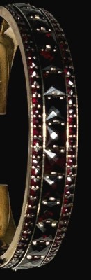 Auktion 361<br>massiver Silberarmreif, vergoldet, mit Granate, ca. 6x5,5 cm, sehr gut erhalten, 47,6 gr [1]