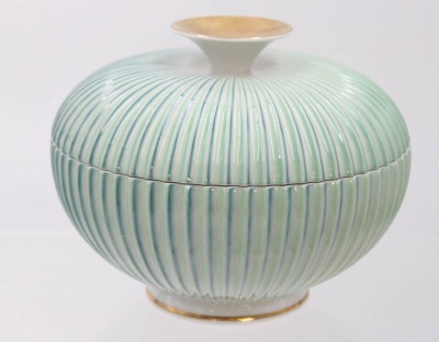 Auktion 361<br>gr. Deckeldose, Metzler &  Ortloff, grüne Glasur, H-13cm D-16,5cm [1]