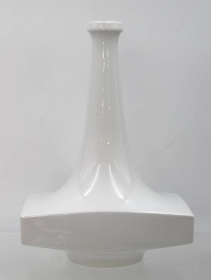 Auktion 361<br>KPM Berlin Porzellanvase, Funkturm,, 1. W., Entw. Krumbiegel 1971, H-21cm [1]