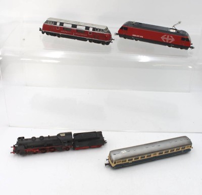 Auktion 361<br>Tender-Lokomotive, schweizer E-Lok, Diesellokomotive sowie 1x Personenwagen, alles Märklin, Funktionen nicht geprüft [1]