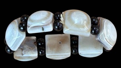 Auktion 361<br>Sardonyx Zugarmband, 74,5 gr, wohl Herrenarmband [1]
