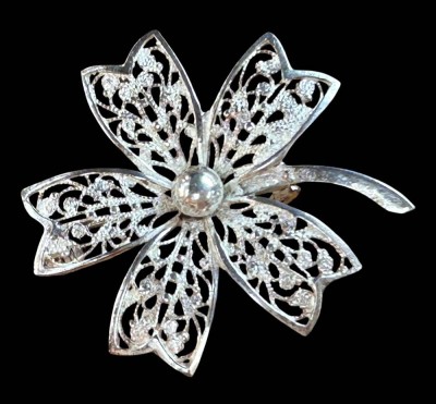 Auktion 361<br>filigrane Silberbrosche-835-, Blüte, B-4 cm, 4,3 gr. [1]