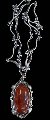 Auktion 361<br>massive Silber-Halskette mit grossen Bernstein-Anhänger bzw. Brosche L-5 cm, Kette-L-ca. 54 cm, zus. 37,6 gr [1]