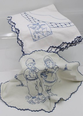 Auktion 361<br>kl. Tischdecke und Überhandtuch, bestickt, Überhandtuch ca. 140 x 110cm [1]
