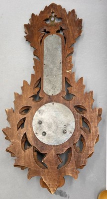 Auktion 361<br>hohe Wand-Wetterstation, Holz geschnitzt, H-47  cm, funktionstüchtig [1]