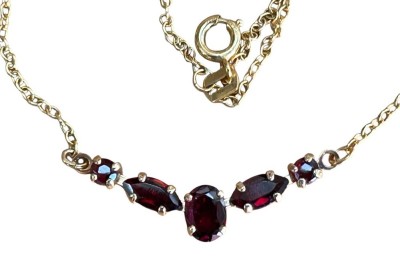 Auktion 361<br>Granat Collier, Gold um 250/1000. sogenanntes Normgold, L-42 cm, 2,6 gr [1]