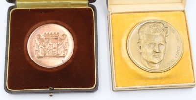 Auktion 361<br>2x div. Medaillen in Etuis, 1x DKP Albert Kuntz [1]