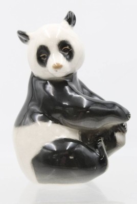 Auktion 361<br>Pandabär, Lomonossov St. Petersburg, polychr. Bemalung in Unterglasur, ca. H-13cm [1]