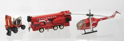 Auktion 361<br>3x Druckguss-Modelle, Siku, Bagger, Kranwagen und Hubschrauber,  bespielte Erhatlungen, Kranwagen H-6cm L-17cm [1]
