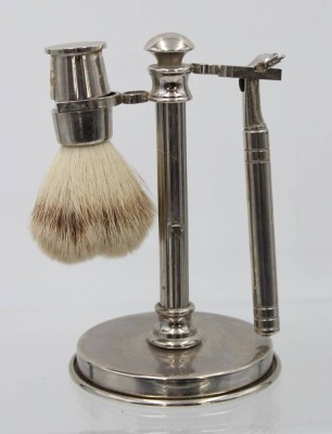 Auktion 361<br>Rasierset in Halter, Gilette, älter, ca. H-17cm [1]