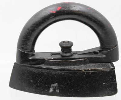 Auktion 361<br>altes Eisenbügeleisen, geschwärzt, H-12cm L-15,2cm [1]