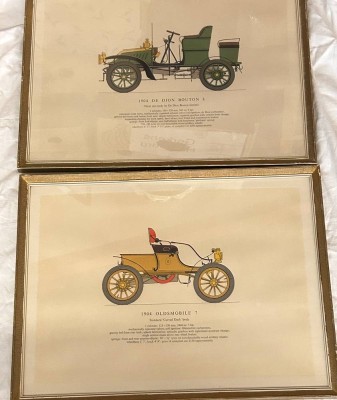 Auktion 361<br>2x gr. Kunstdrucke mit Oldtimer-Modellen, ger/Glas, RG 48x37 cm [1]