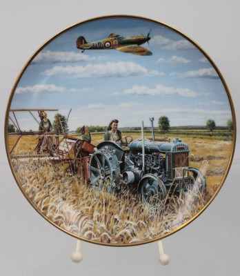 Auktion 361<br>Teller, Harvest by Trevor Mitchell, Farming through the War years, D-20,5cm [1]