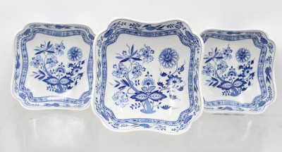 Auktion 361<br>3x Gemüseschale, Hutschenreuther, Zwiebelmuster, Größte ca. H-8,5cm D-20,5cm [1]