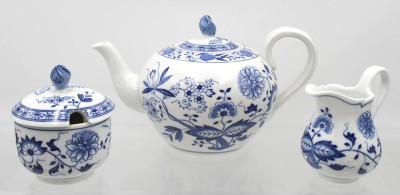 Auktion 361<br>Teekern, Hutschenreuther, Zwiebelmuster, Kanne H-13,5cm [1]