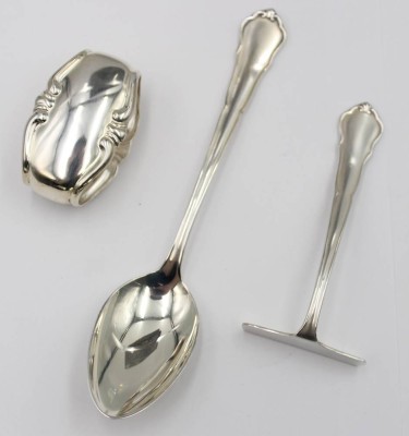 Auktion 361<br>wohl Taufgeschenk, 3tlg, Serviettenring, Breischieber und Löffel, Hansa 90er Auflage , orig. Kasten, Löffel L-16cm [1]