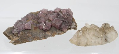 Auktion 361<br>2 kl. Mineralien, Amethyst und Bergkristall. 2,2KG und 700gr, , Amtethyst ca. H-7cm 23 x 14,5cm, Kristall ca. H-6cm 18,5 x 7cm [1]