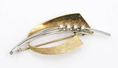 Auktion 361<br>Brosche, 585er GG/WG, Brillantbesatz, zus. 5,8gr., L-5,5cm [1]