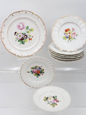 Auktion 361<br>9x Teller mit floralen Dekoren, alle um 1900, KPM Krister, TPM etc., einige berieben, D-23,8cm bis 16,8cm [1]