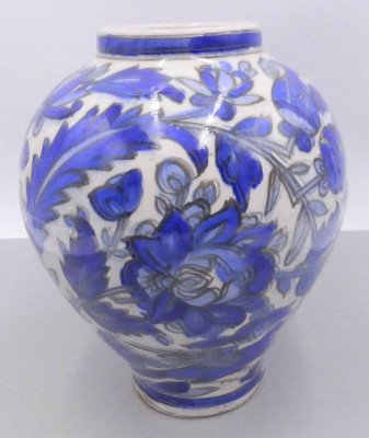 Auktion 361<br>grosse Vase, Blaumalerei, Altersspuren, kl. Chips, H-24 cm [1]