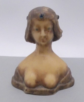 Auktion 361<br>alte Wachs-Büste, H-14,5cm, B-13 cm [1]