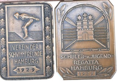 Auktion 361<br>2 kl. Bronze-Plaketten, Sportveranstaltungen in Hamburg 1929, je 4x3 cm [1]