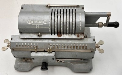 Auktion 361<br>vintage Rechenmaschine 