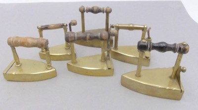 Auktion 361<br>6x kl. Messing-Bügeleisen, L-max 8 cm [1]