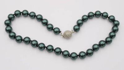 Auktion 361<br>Grüne Perlen Kette mit Magnetschließe [1]