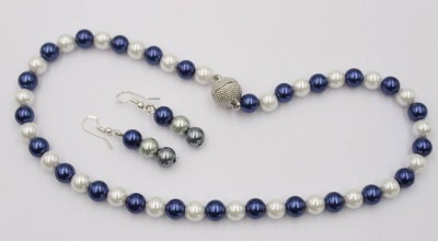 Auktion 361<br>Set - Kette mit Ohrhängern , Blau - weiße Perlen . [1]