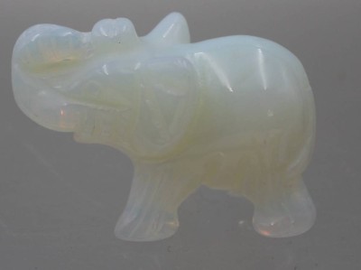 Auktion 361<br>Eine Elefantenfigur aus Opalit . [1]
