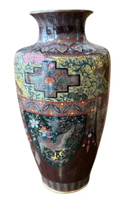 Auktion 361<br>Cloissonne-Vase mit Schlangen-und Vogeldekor, an Schulter 1x bestossen [1]